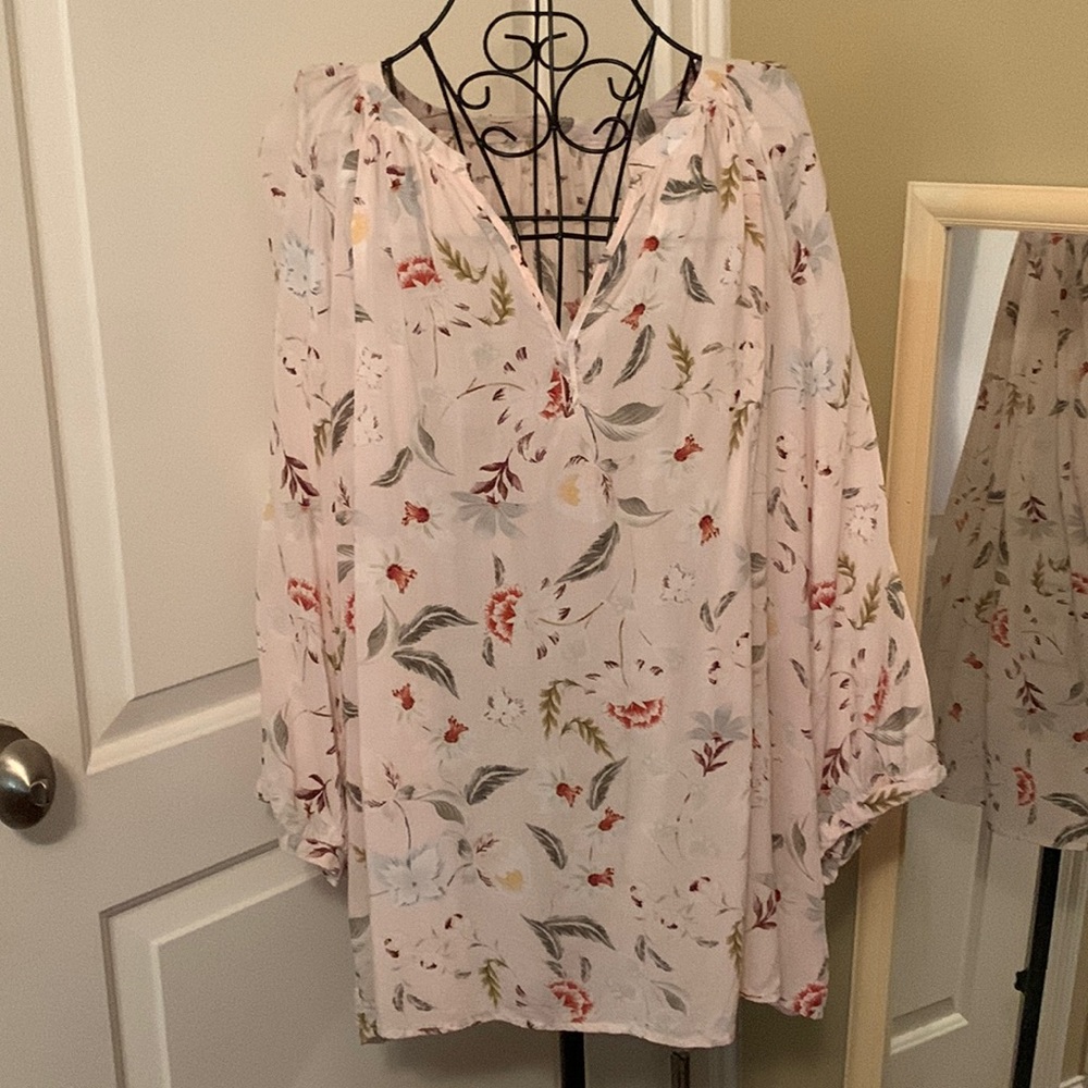 NWOT Lovely pink w/white, red & yellow flowers shirred v-neck collar blouse